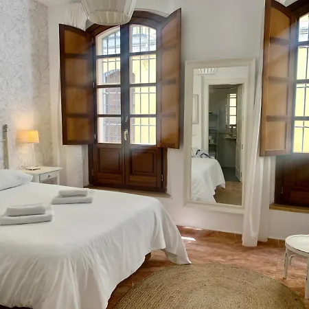 Lyrioshomes La Merced Centro Malaga
