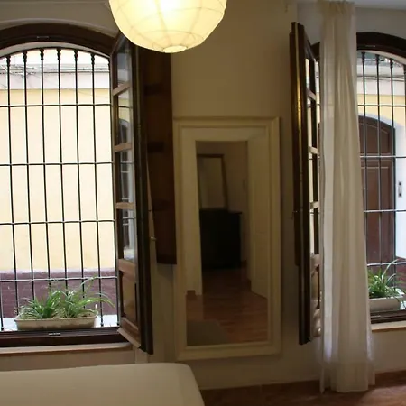 Lyrioshomes La Merced Centro Malaga