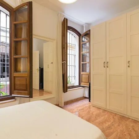 Lyrioshomes La Merced Centro Málaga