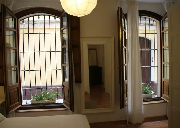 Lyrioshomes La Merced Centro Málaga